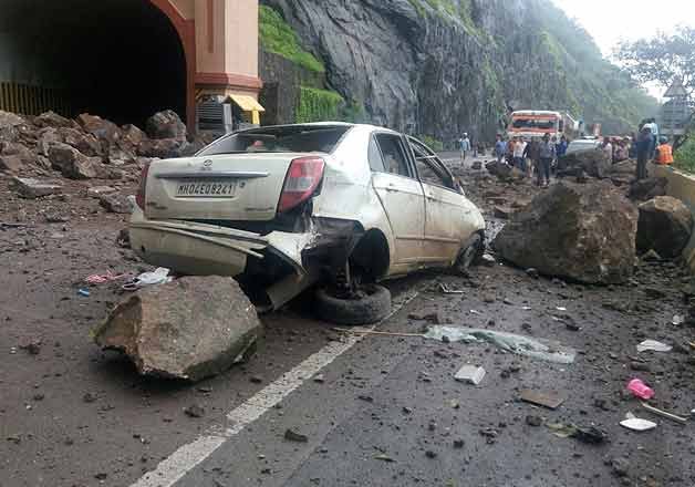 Landslide on Mumbai-Pune  expressway: Railways to run 4 special trains for clearing the stranded passengers on sunday - Times of India