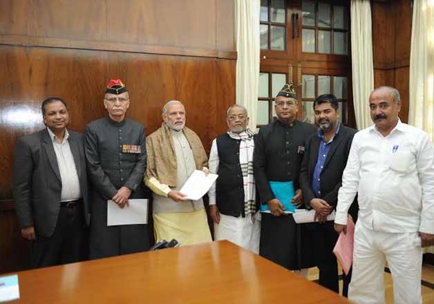 AMU VC meets PM Modi, seeks support on 'minority' status