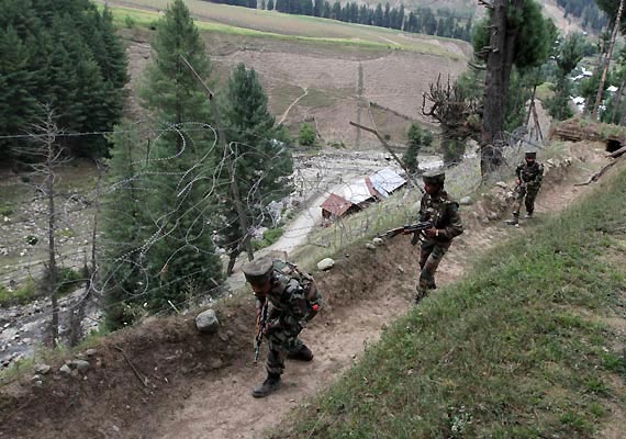 Pakistan Army violates ceasefire along LoC in Pallanwala