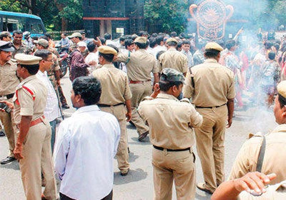 Police permits Seemandhra govt employees to hold meeting