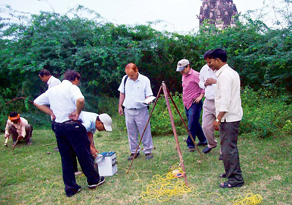 Unnao gold hunt: GSI radar survey indicates metal underneath fort