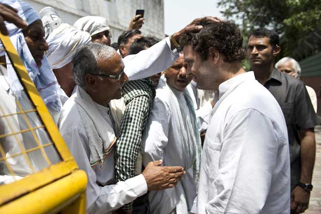 Rahul Gandhi meeting farmers