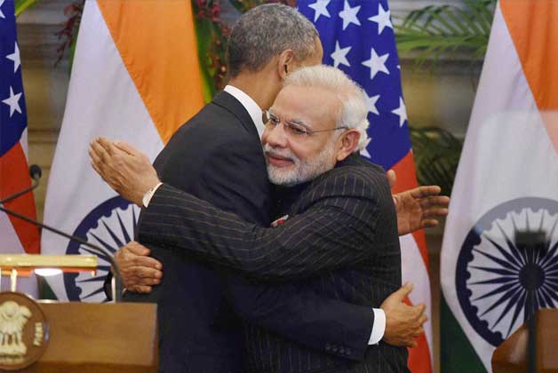 modi obama hug hyderabad house