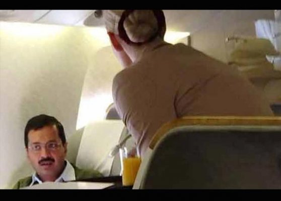 IndiaTv5f3c46_kejriwal_business_class.jp