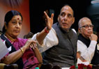 Rajnath-offers-17645.jpg