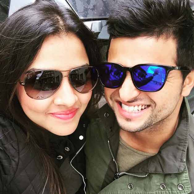 Raina S Honeymoon In Paris With Wife Priyanka Indiatv News Cricket