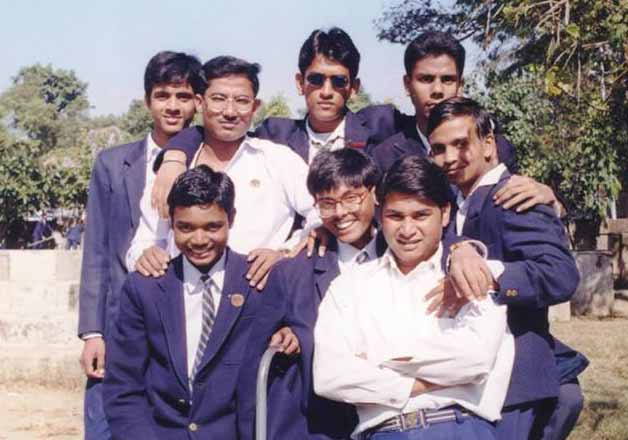young ms dhoni