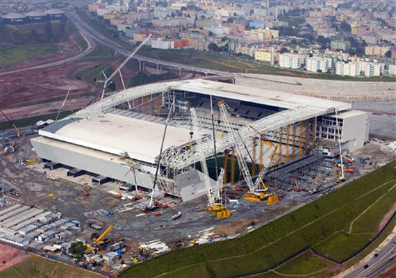 Stadium roof won't be finished for World Cup opener - 570 x 400 jpeg 79kB