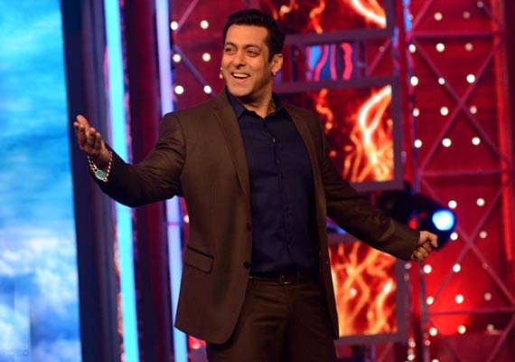 Bigg Boss 8: Varun Dhawan promotes Badlapur, Salman Khan reveals twist ...