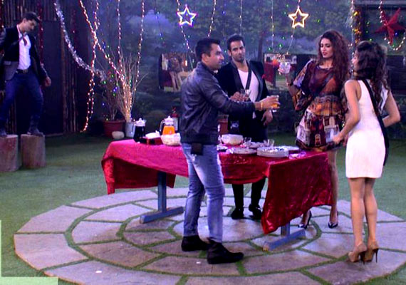 Bigg Boss 8, Day 101: Diandra's love confession for Gautam, confronts ...