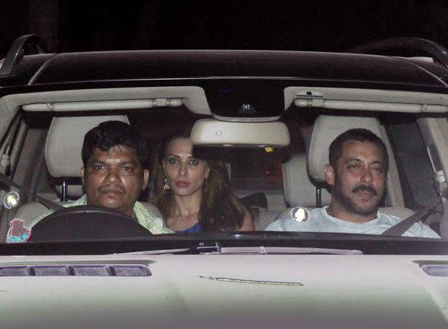 Salman Khan spotted with his alleged fiance Iulia Vantur! (See pics ...