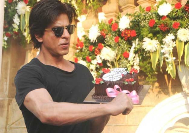 Watch: Shah Rukh receives 'sentimental' tribute as gift on 50th birthday!