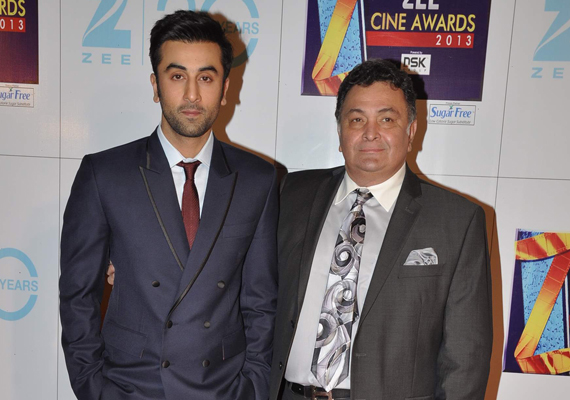 Ranbir Kapoor With Dad Rishi Kapoor at Zee Cine Awards 2013 | Veethi