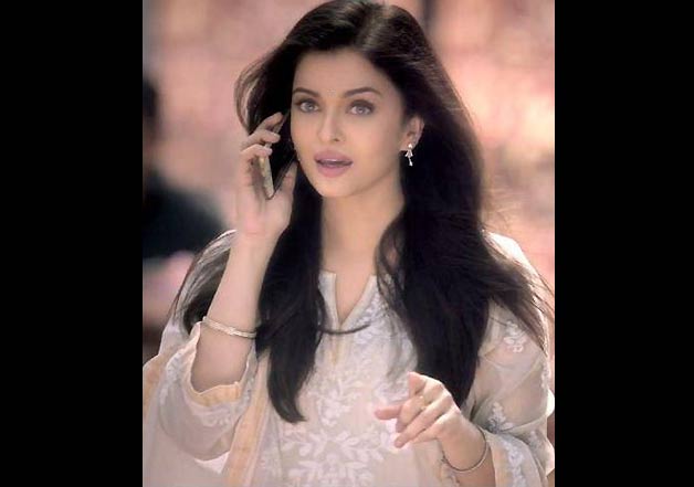 [Image: 1428145859aishwarya-rai-kalyan-jeweller-ad-pics1.jpg]