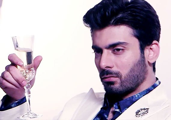 https://images.indiatvnews.com/lifestylelifestyle/IndiaTvff664f_fawad-khan-stylish.jpg
