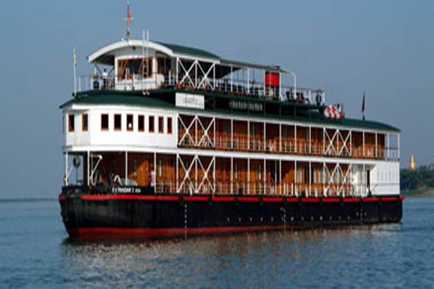 Luxury river cruise sails up to Varanasi from Patna, tourists enjoy ...